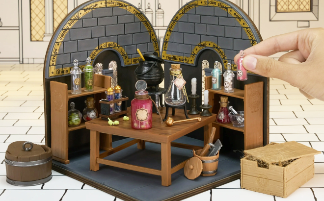 MGAs Miniverse Make It Mini Potions Class Building Set MGAs Miniverse Make It Mini Potions Class Building Set