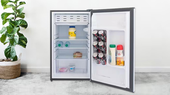 Magic Chef 4.4 cu. ft. Mini Fridge Magic Chef 4.4 cu. ft. Mini Fridge