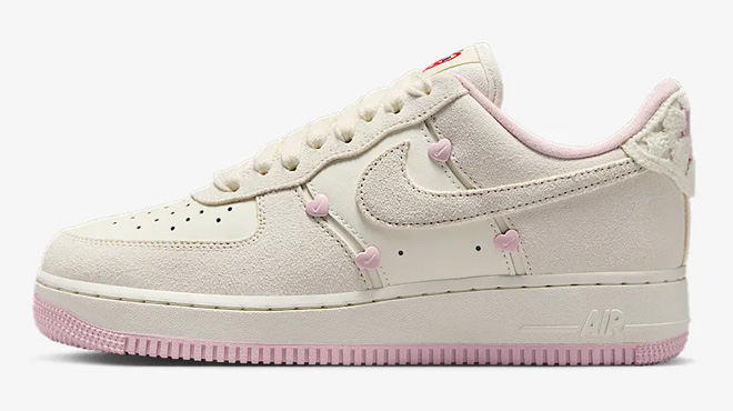 Nike Air Force 1 07 LX Sneaker in Sail with Pink colors Nike Air Force 1 07 LX Sneaker in Sail with Pink colors