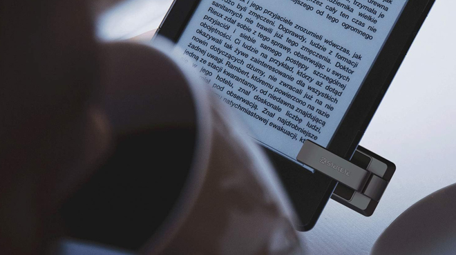 An e reader using a Syukuyu Remote Control Page Turner