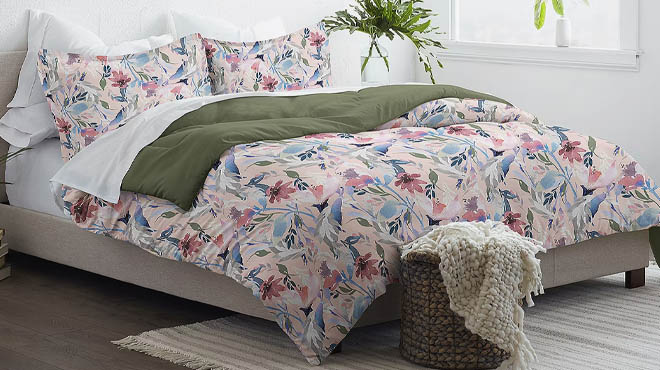 Casual Comfort Lightweight Reversible Comforter Set Casual Comfort Lightweight Reversible Comforter Set