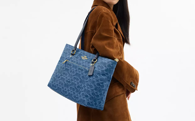 Coach Outlet Station Tote Bag In Signature Denim