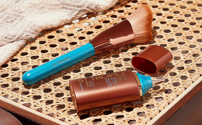 St Tropez Self Tanning Express Face Sunlit Skin with Contour Brush