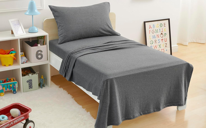 Amazon Basics 3 Piece Toddler Bed Sheet Set