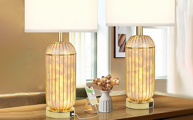 AuraBasic Gold Capiz Shell Table Lamp Set on the Table AuraBasic Gold Capiz Shell Table Lamp Set on the Table