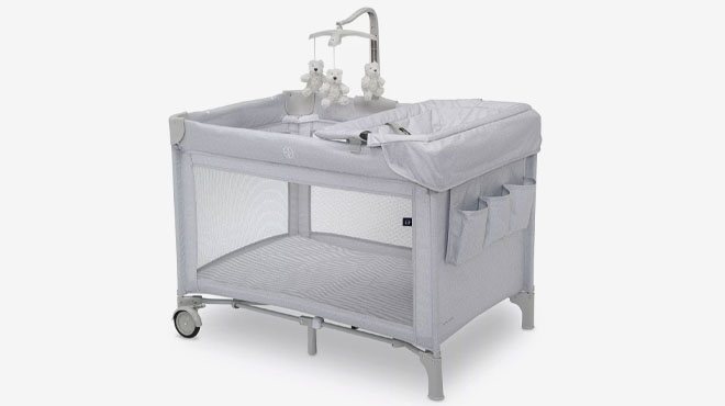Delta Children babyGap Deluxe Play Yard Delta Children babyGap Deluxe Play Yard