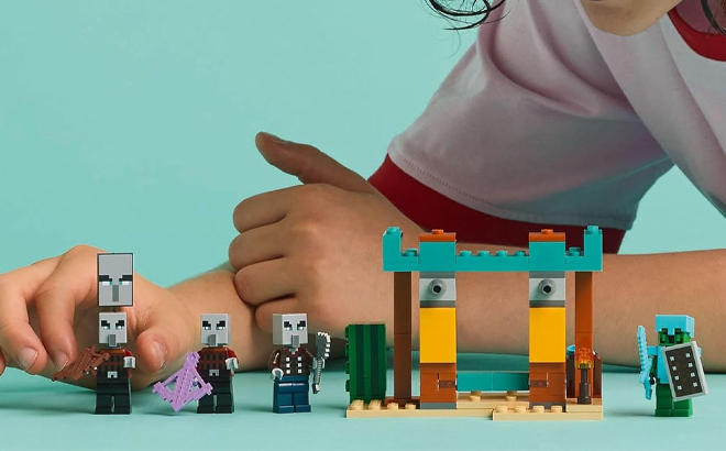 LEGO Minecraft The Illager Desert Patrol Toy Figures and Playset