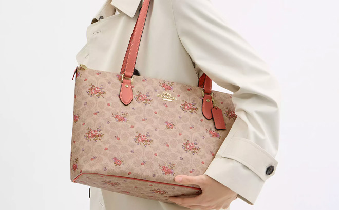 Coach Outlet Gallery Tote Bag In Signature Canvas With Floral Print
