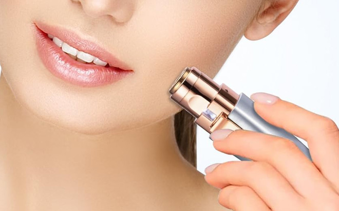 Eyebrow Facial Trimmer in Use