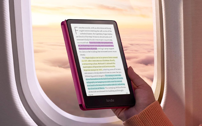 Hand Holding an Amazon Kindle Colorsoft Hand Holding an Amazon Kindle Colorsoft