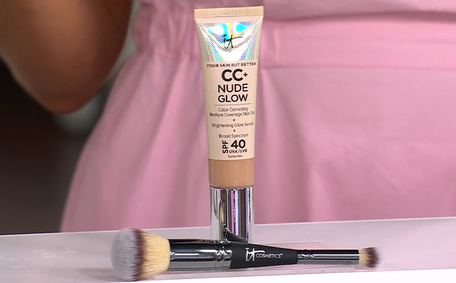 IT Cosmetics Your Skin But Better CC+ Nude Glow SPF40 with Luxe Brush