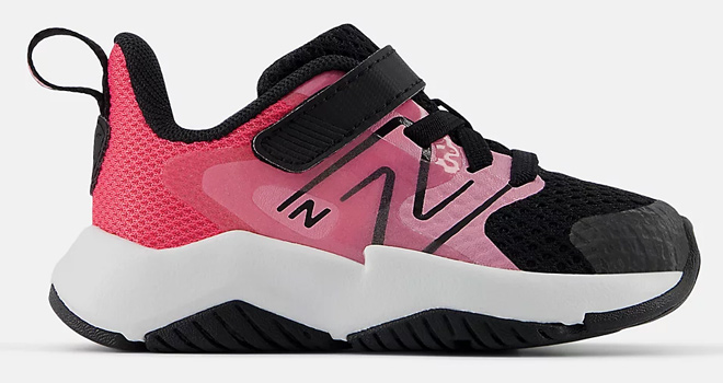 New Balance Rave Run v2 Bungee Lace with Top Strap New Balance Rave Run v2 Bungee Lace with Top Strap