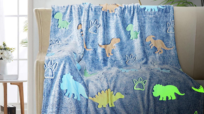 Tehalk Kids Dinosaurs Glow in The Dark Blanket Tehalk Kids Dinosaurs Glow in The Dark Blanket