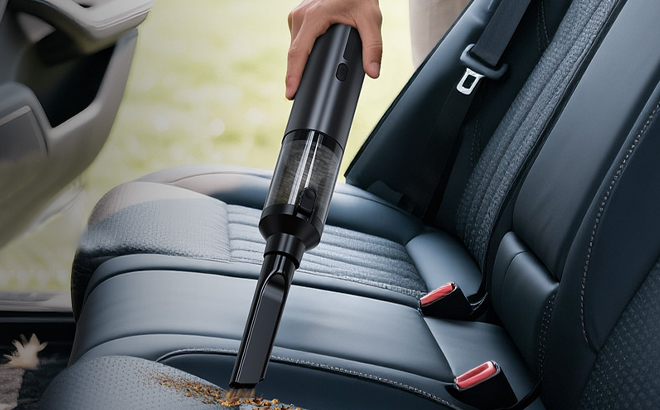 A Man Using Voice Tank 4 in 1 Portable Cordless Handheld Vacuum