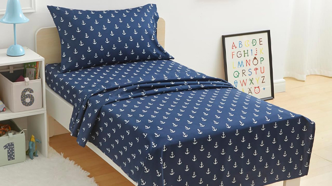 Amazon Basics Kids 3 Piece Sheet in Navy Color Amazon Basics Kids 3 Piece Sheet in Navy Color