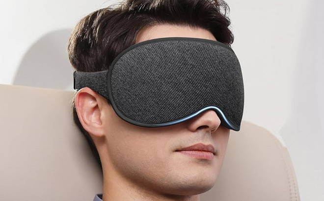 Vynix Zero Pressure 3D Sleeping Mask in Use Vynix Zero Pressure 3D Sleeping Mask in Use