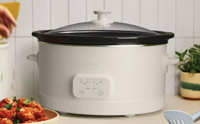 Bella 6 Quart Programmable Slow Cooker in Oatmilk Color Bella 6 Quart Programmable Slow Cooker in Oatmilk Color