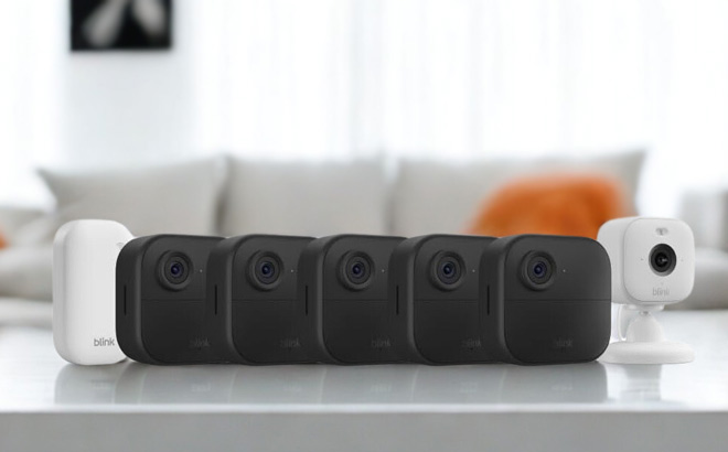 Blink Outdoor 4 Mini 2 Bundle Blink Outdoor 4 Mini 2 Bundle