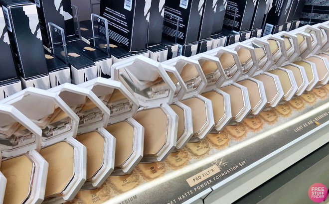 Fenty Beauty by Rihanna Pro Filtr Soft Matte Powder Foundation Fenty Beauty by Rihanna Pro Filtr Soft Matte Powder Foundation