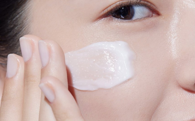 Aestura Atobarrier365 Cream in Use