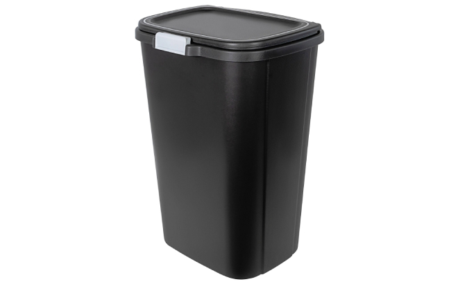 Hefty 13 Gallon Odor Block Trash Can