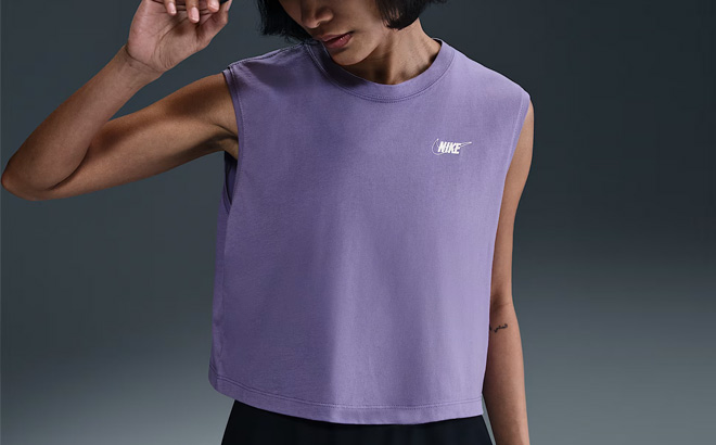 Nike Sportswear Club Womens Sleeveless Cropped Graphic T Shirt Nike Sportswear Club Womens Sleeveless Cropped Graphic T Shirt