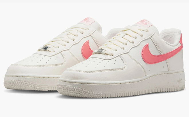Nike Womens Air Force 1 07 SE Sneakers