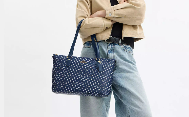 Coach Outlet Gallery Tote Bag With Floral Print Coach Outlet Gallery Tote Bag With Floral Print