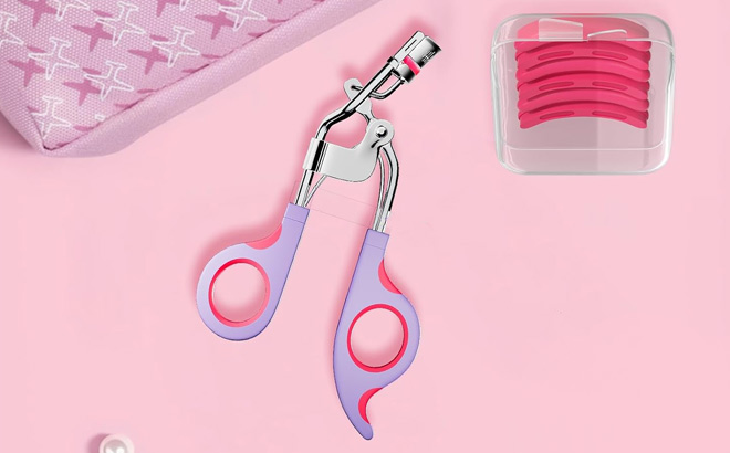 Eyelash Curler with 6 Replacement Pads Eyelash Curler with 6 Replacement Pads