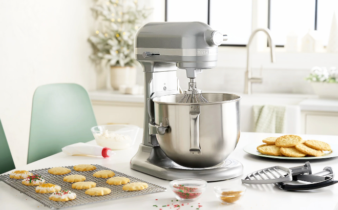 KitchenAid 7 Quart Bowl Lift Stand Mixer w Pastry Beater