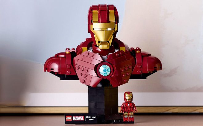 LEGO Marvel Iron Man MK4 Bust Building Kit LEGO Marvel Iron Man MK4 Bust Building Kit