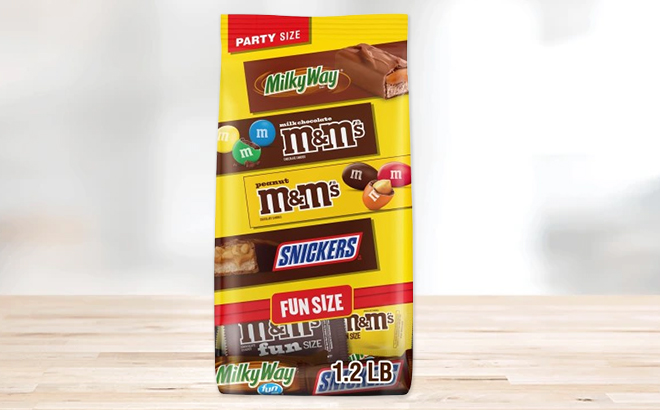 M&M's Snickers & Milky Way Fun Size Chocolate Candy Variety Pack M&M's Snickers & Milky Way Fun Size Chocolate Candy Variety Pack
