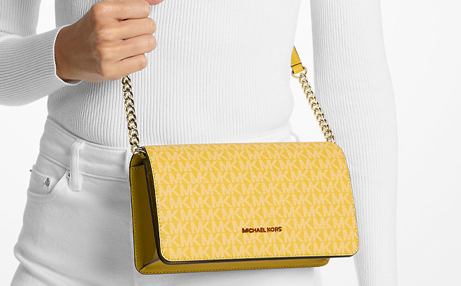 Michael Kors Outlet Jet Set Medium Signature Logo Crossbody Bag Michael Kors Outlet Jet Set Medium Signature Logo Crossbody Bag