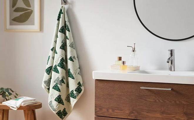 Threshold Tree Chrismas Bath Towel Cream