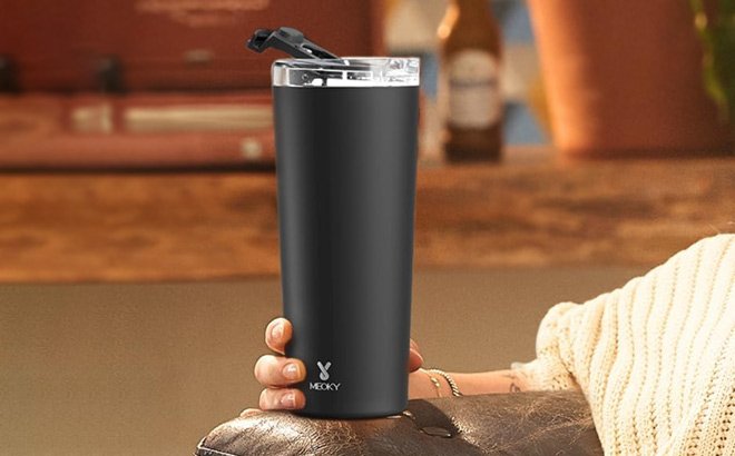 A Person Holding Meoky 24 oz Travel Coffee Mug A Person Holding Meoky 24 oz Travel Coffee Mug