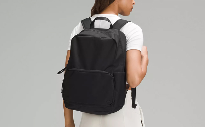 A Woman Wearing Lululemon Tech Canvas Everywhere Backpack 22L A Woman Wearing Lululemon Tech Canvas Everywhere Backpack 22L