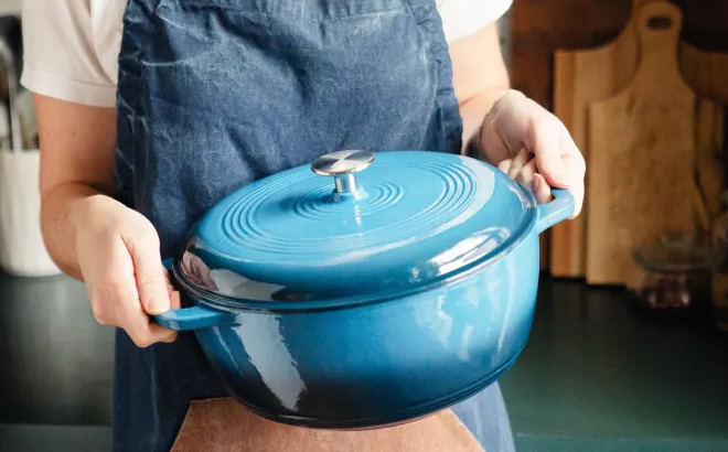 Amazon Basics Cast Iron 4 3 Quart blue