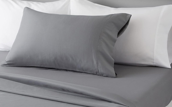 Amazon Basics Lightweight Wrinkle Free 3 Piece Bed Sheet Set