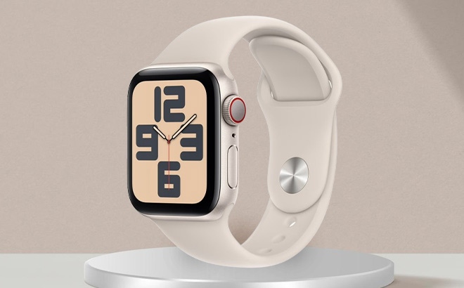 Apple Watch SE in Starlight Color