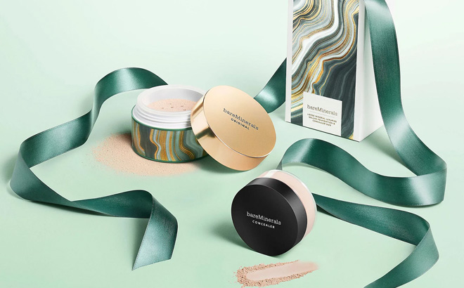 BareMinerals Holiday Deluxe Loose Foundation Bisque 2 Piece Set BareMinerals Holiday Deluxe Loose Foundation Bisque 2 Piece Set