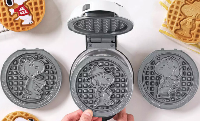 Dash Peanuts Snoopy Mini Waffle Maker