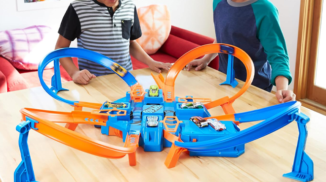 Hot Wheels Criss Cross Crash Track Playset 
