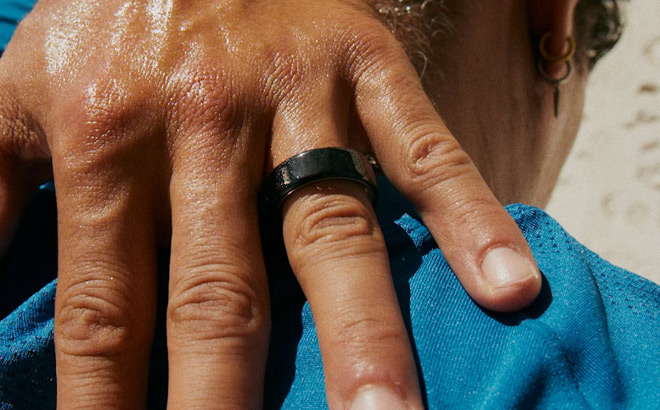 Oura Ring 4 in Black Color
