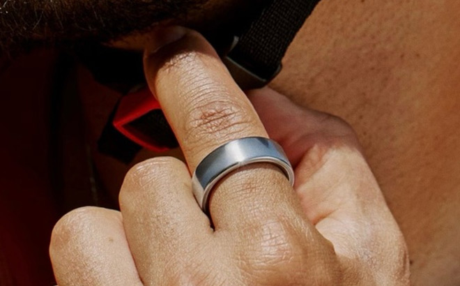 Oura Ring 4 in Silver Color