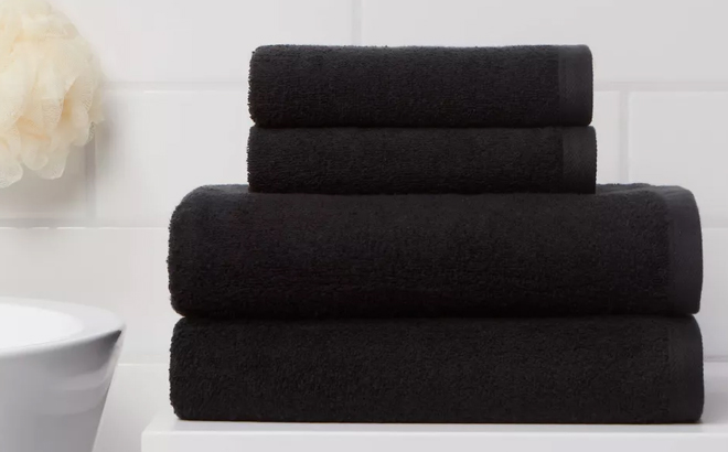 Room Essentials 4 Piece Antimicrobial Assorted Bath and Hand Towel Set Room Essentials 4 Piece Antimicrobial Assorted Bath and Hand Towel Set