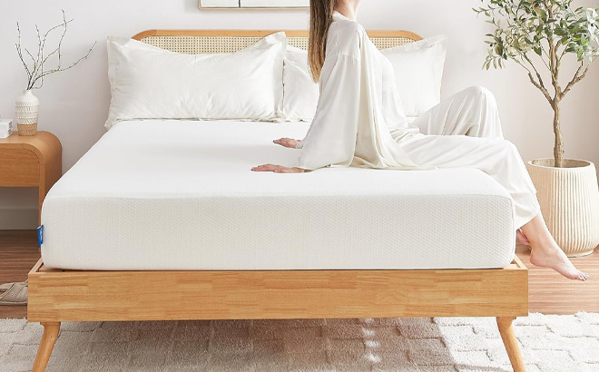 UACEO 6 Inch Memory Foam Mattress