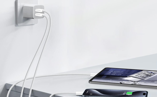 USB C Cable 2 Pack in Use