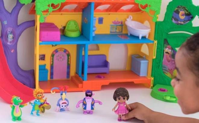 Dora Fantastic Friends Gift Pack