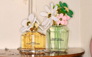Marc Jacobs Mini Daisy Duo Perfume Gift Set on a Table