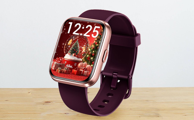 Quican Womens Smartwatch on the Table Quican Womens Smartwatch on the Table